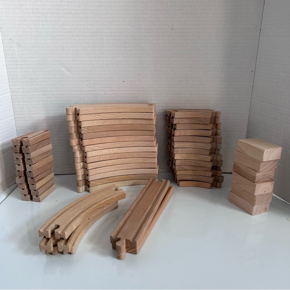 Thomas the train wooden train tracks bridge train station - Picture 2 of 6